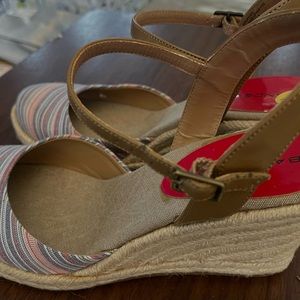 Women’s Bandolino Denim, Red, Strip Wedge